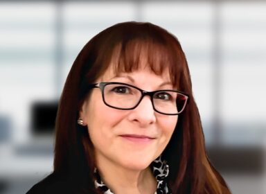 Lisa Guttman Headshot Option 1